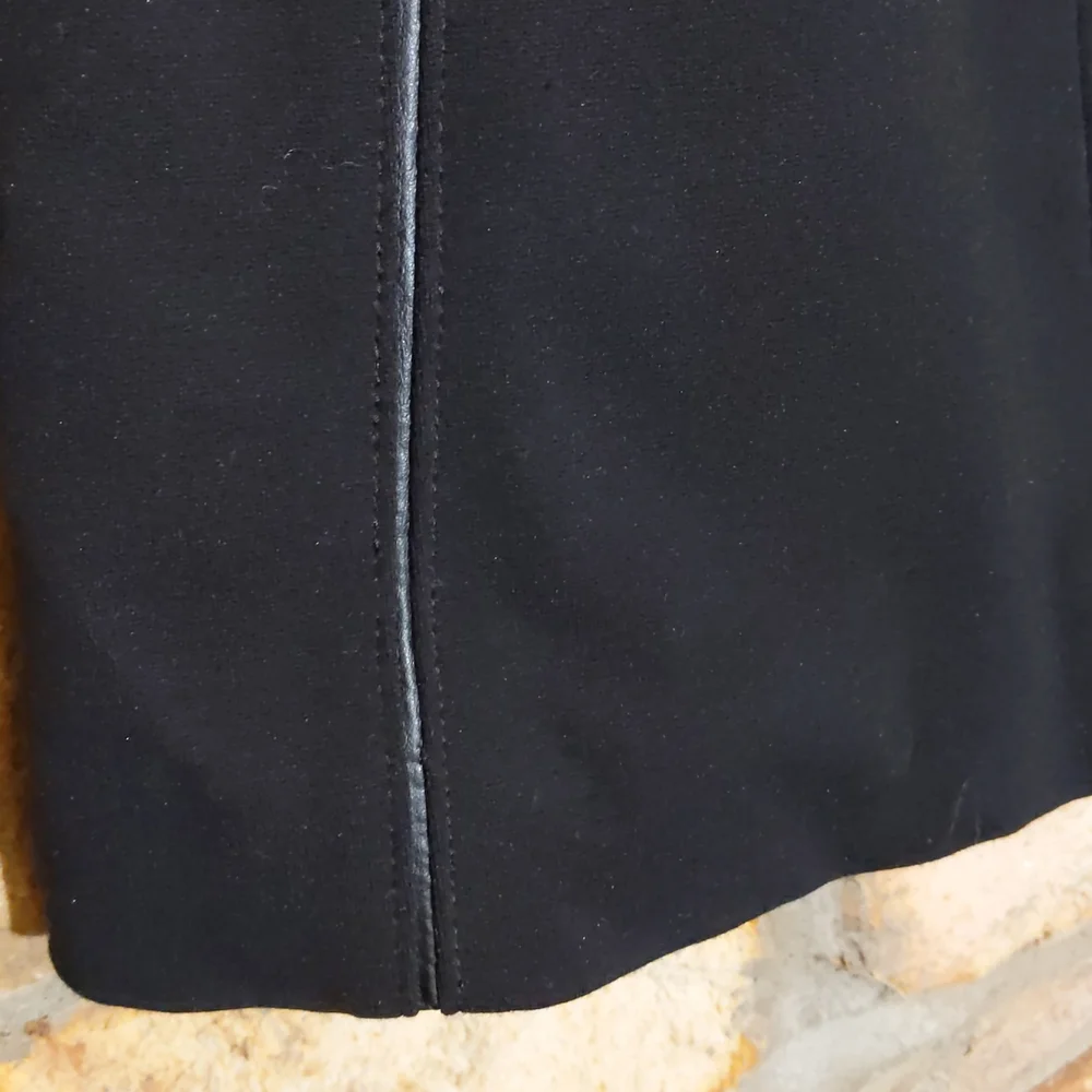 Elie tahari black pencil skirt